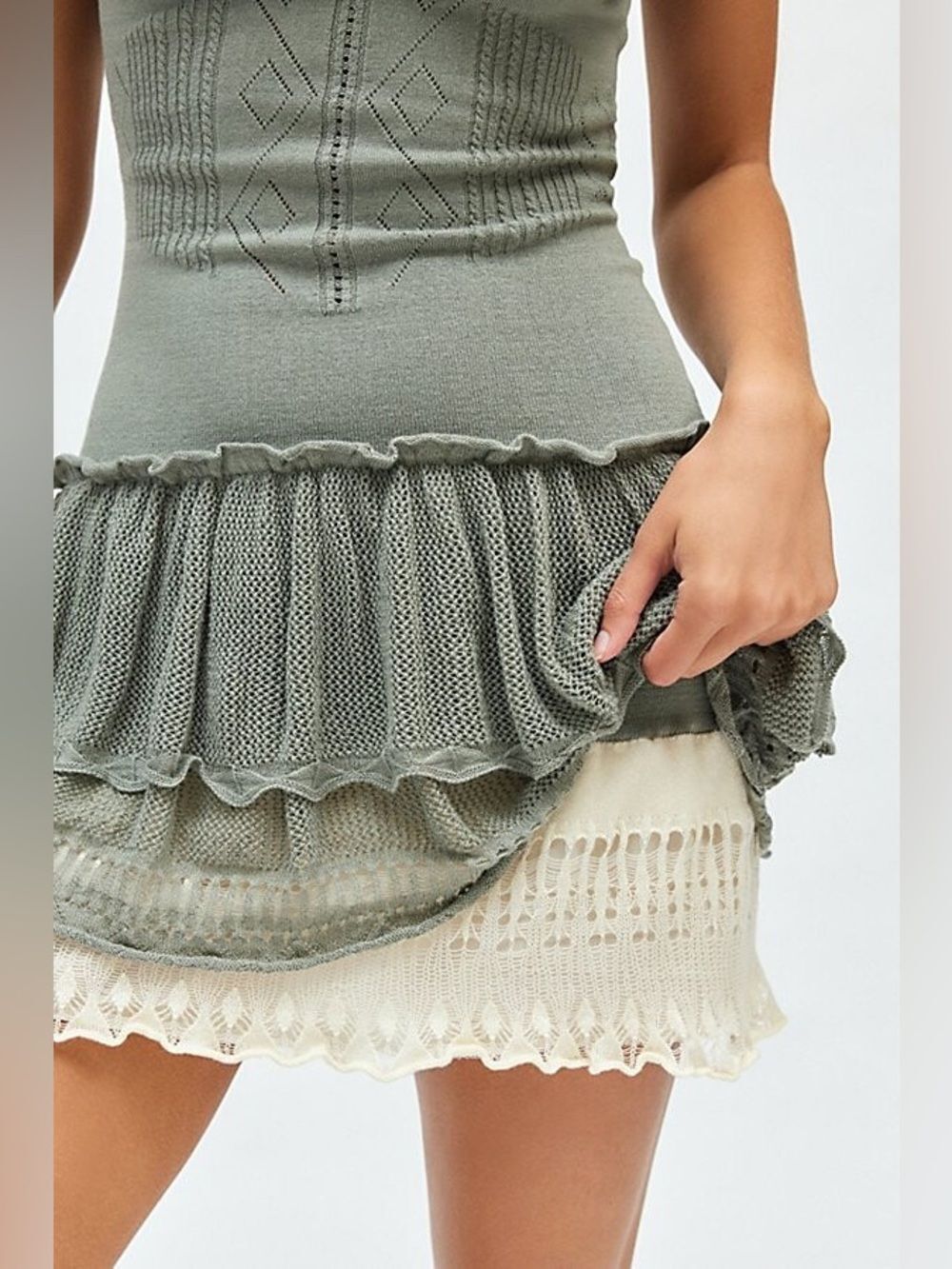 Urban Outfitters Kimchi Blue Tessa Tiered Ruffle Sweater Tank Mini Dress sz L - Picture 3 of 12